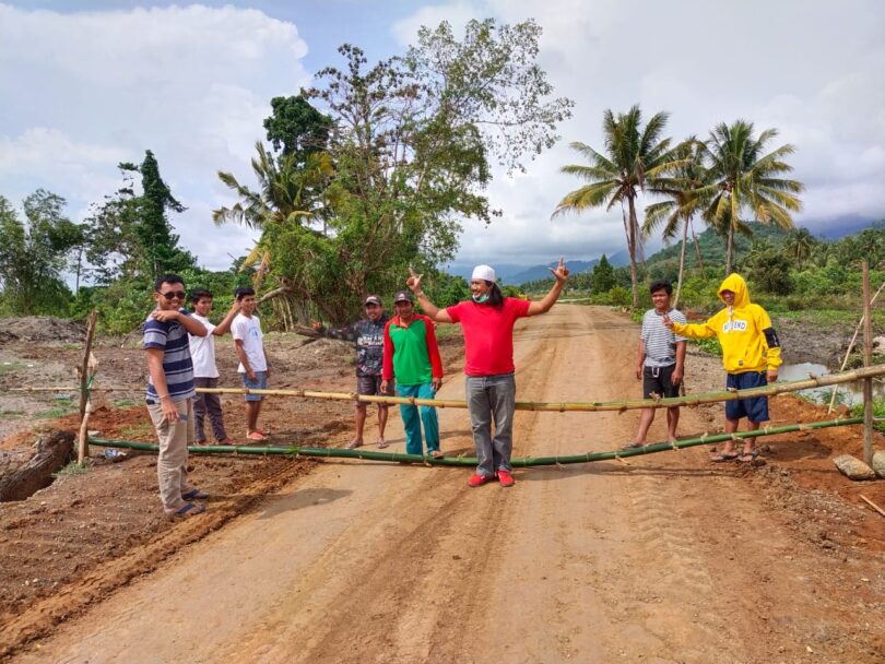 Akibat Pembayaran Lahan Belum Selesai, Akses Jalan ke Bandara Tampapadang Diblokir Warga